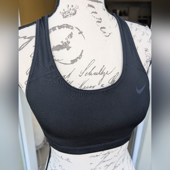 Nike & Umbro Sports Bras Size Small - Picture 4 of 14